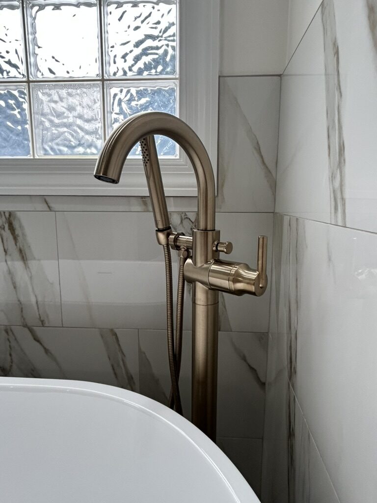 Bathroom tub and fixtures in Murfreesboro, TN