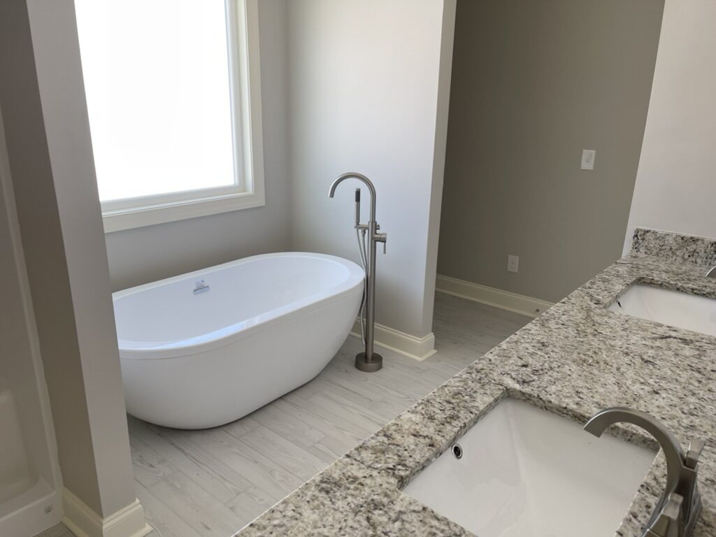 Soaking tub in a Murfreesboro, TN master bathroom